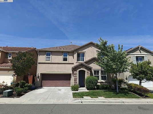 Attached, Exterior, Facade, Mediterranean