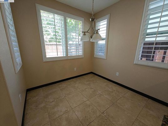 Empty room, Interior, Pendant Lights