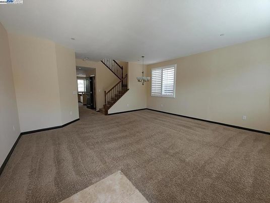 Empty room, Interior, Pendant Lights