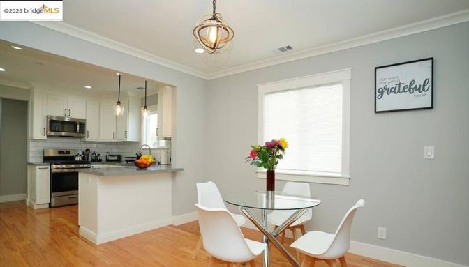 Dining room, Interior, Kitchen, Pendant Lights, Recessed Lighting, Stainless Steel Appliances, Wood Texture Flooring