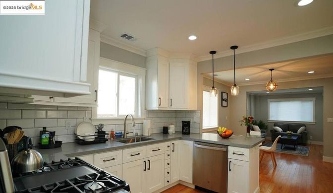 Dining room, Interior, Kitchen, Living room, Pendant Lights, Recessed Lighting, Stainless Steel Appliances, Wood Texture Flooring