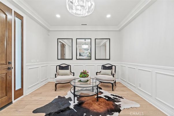 Interior, Living room, Pendant Lights, Recessed Lighting, Wood Texture Flooring