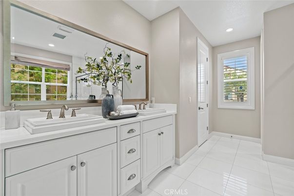 Bathroom, Dual Sink Vanities, Interior, Recessed Lighting