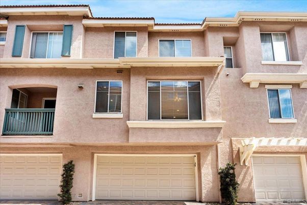 Attached, Exterior, Facade, Mediterranean