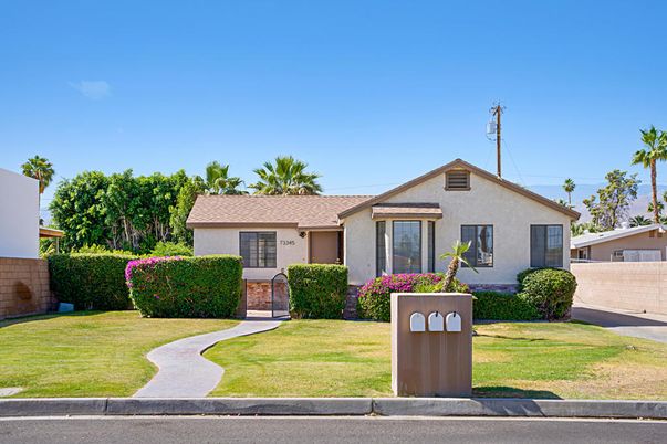 Exterior, Facade, Ranch