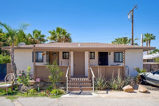 Exterior, Facade, Ranch