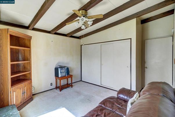 Empty room, Interior, Wooden Beams