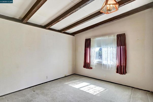 Empty room, Interior, Wooden Beams