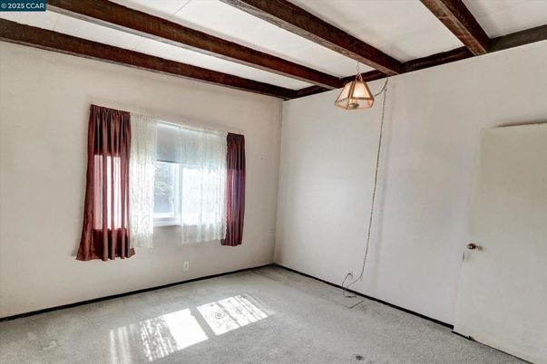 Empty room, Interior, Wooden Beams