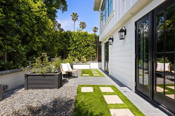 Backyard, Exterior