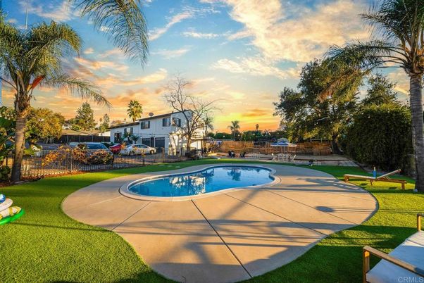 Exterior, Pool
