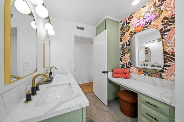 Bathroom, Dual Sink Vanities, Interior, Recessed Lighting