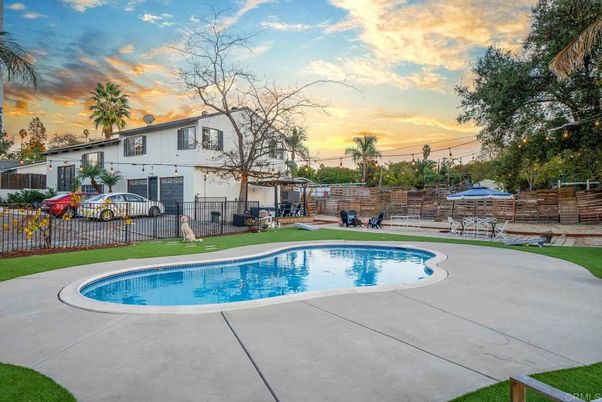 Exterior, Pool