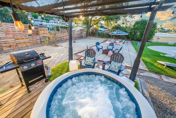 Exterior, Pool