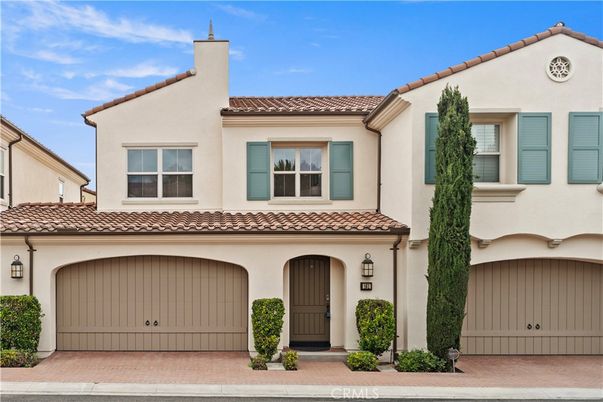 Attached, Exterior, Facade, Mediterranean