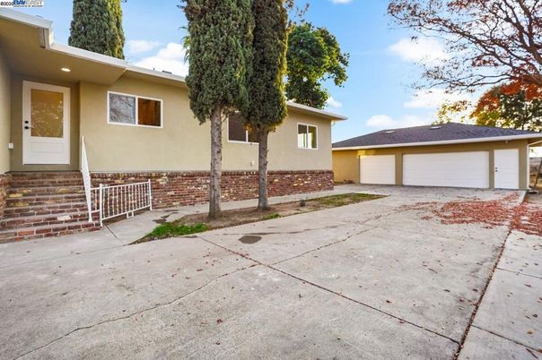 Detached Garage, Exterior