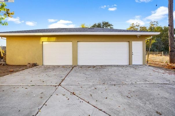 Detached Garage, Exterior