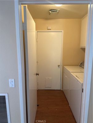 Interior, Washer, Wood Texture Flooring