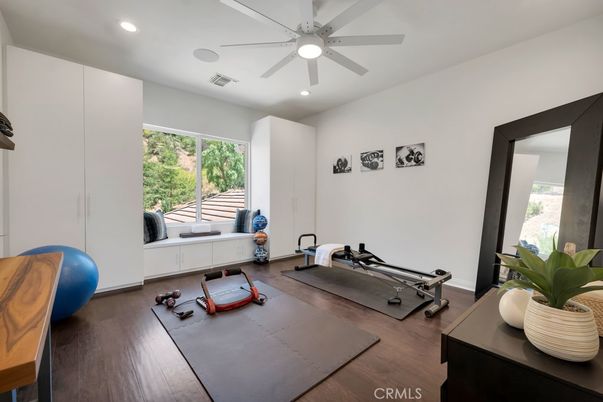 Fitness Equipment, Interior, Recessed Lighting, Wood Texture Flooring