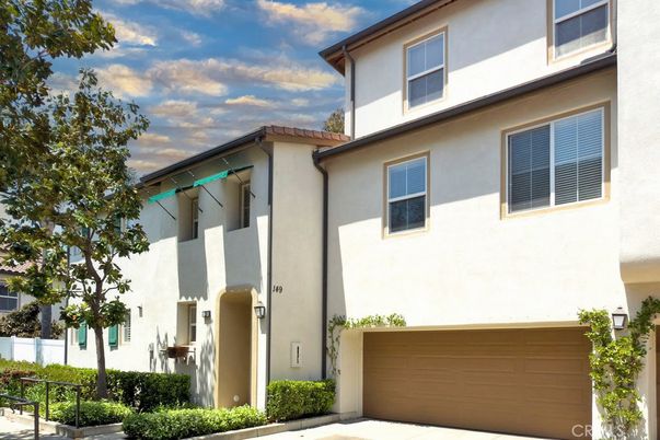 Attached, Exterior, Facade, Mediterranean