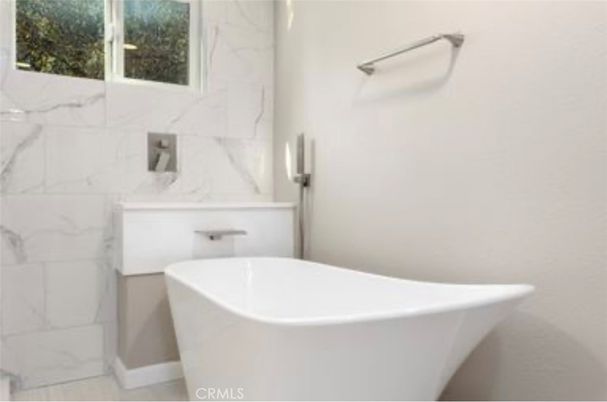 Bathroom, Free Standing Baths, Interior, Marble, Marble Walls