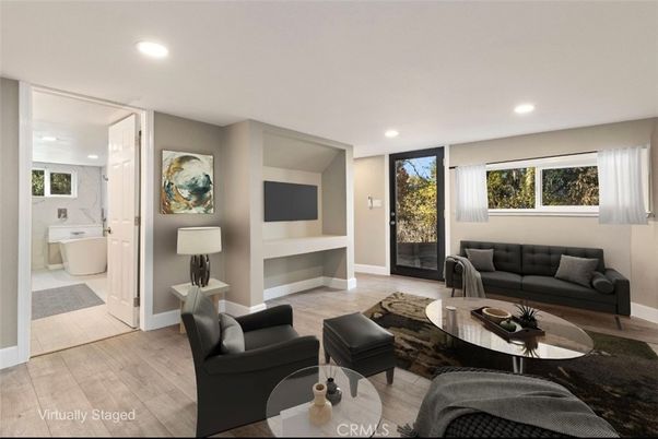 Bathroom, Interior, Living room, Recessed Lighting, Wood Texture Flooring