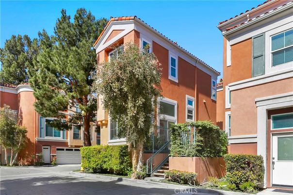 Exterior, Facade, Mediterranean