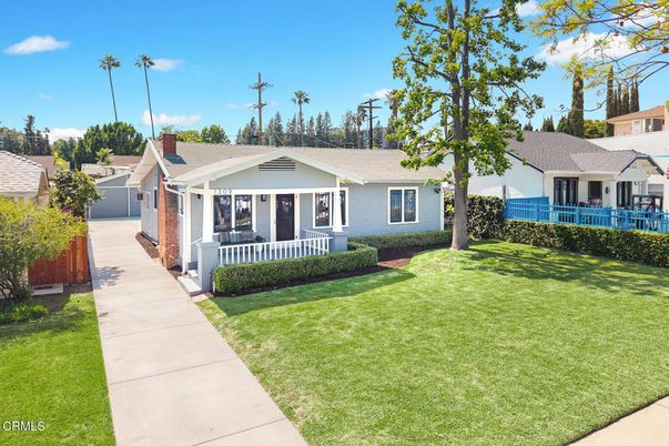 Backyard, Exterior, Facade, Ranch