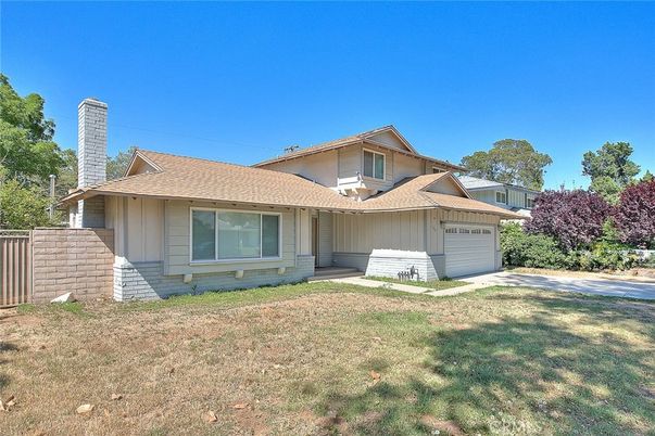 Attached, Backyard, Exterior, Facade, Split Level
