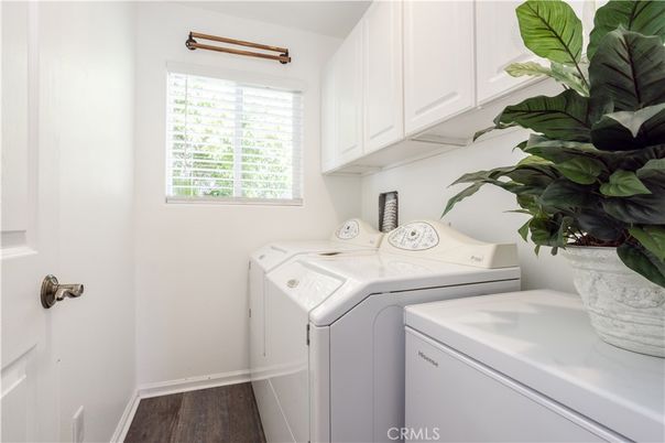 Interior, Washer, Wood Texture Flooring
