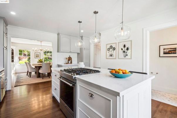 Chandelier, Dining room, Interior, Kitchen, Pendant Lights, Recessed Lighting, Wood Texture Flooring