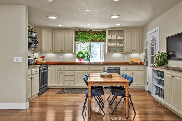 Dining room, Interior, Kitchen, Recessed Lighting, Wood Texture Flooring