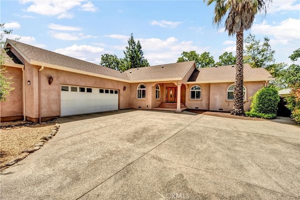 Attached, Exterior, Facade, Ranch