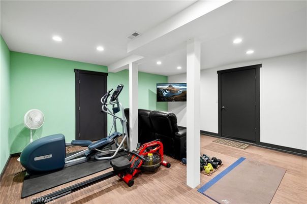 Fitness Equipment, Interior, Recessed Lighting, Wood Texture Flooring