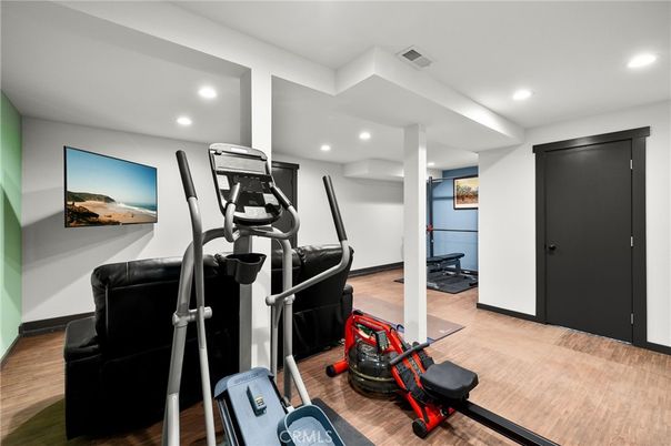Fitness Equipment, Interior, Recessed Lighting, Wood Texture Flooring