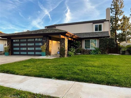 Attached, Backyard, Exterior, Facade, Modern