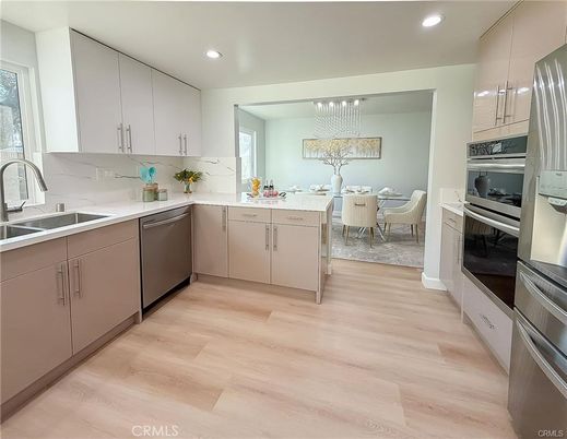 Chandelier, Dining room, Interior, Kitchen, Recessed Lighting, Stainless Steel Appliances, Wood Texture Flooring