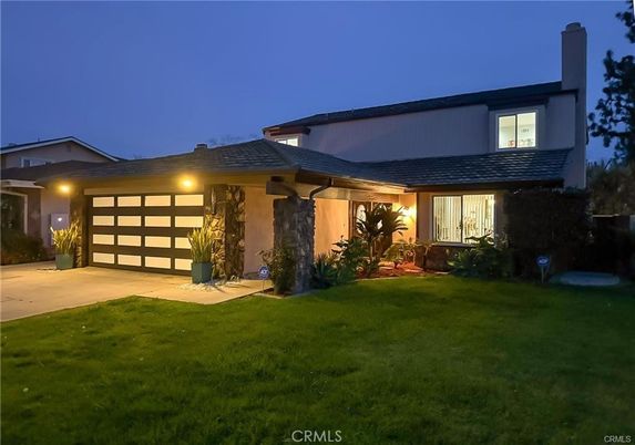 Attached, Backyard, Exterior, Facade, Modern