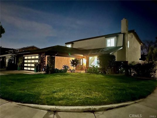 Attached, Backyard, Exterior, Facade, Modern
