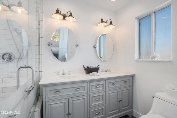Bathroom, Dual Sink Vanities, Interior, Recessed Lighting