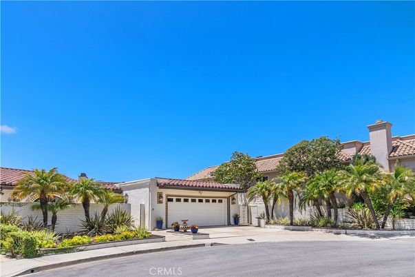 Attached, Exterior, Facade, Mediterranean