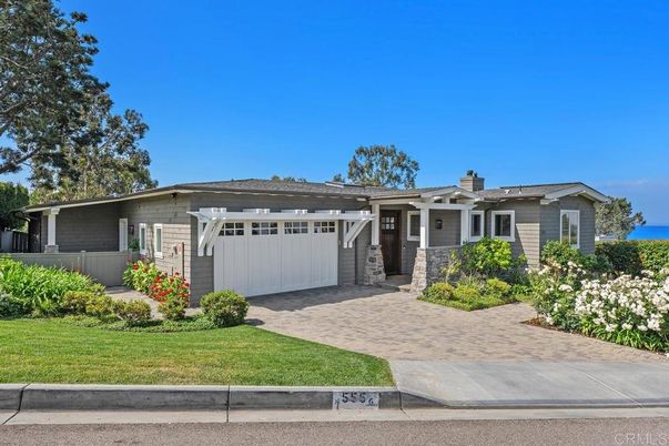 Attached, Exterior, Facade, Ranch