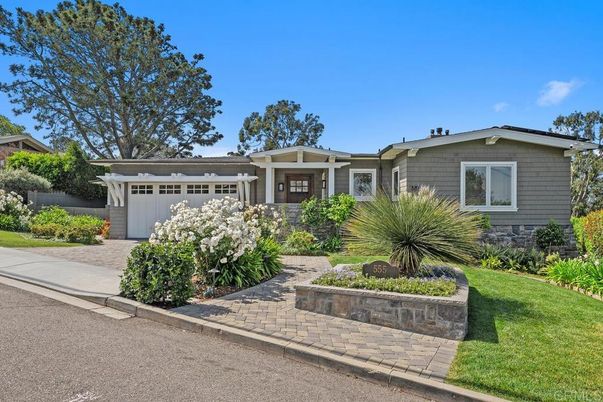 Attached, Exterior, Facade, Ranch