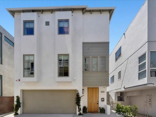 Attached, Exterior, Facade, Rowhouse