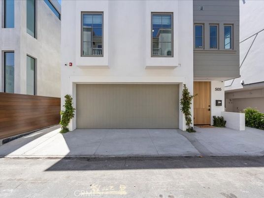 Attached, Exterior, Facade, Rowhouse