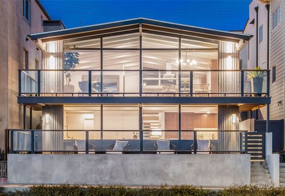 Exterior, Facade, Modern