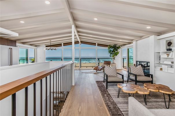 Interior, Living room, Pendant Lights, Recessed Lighting, Water, Wood Texture Flooring