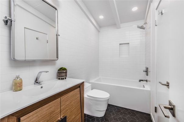Bathroom, Interior, Recessed Lighting