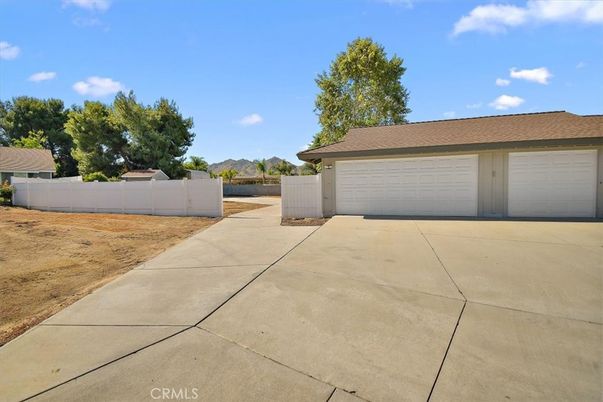 Backyard, Detached Garage, Exterior