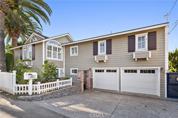 Attached, Exterior, Facade, Raised Ranch